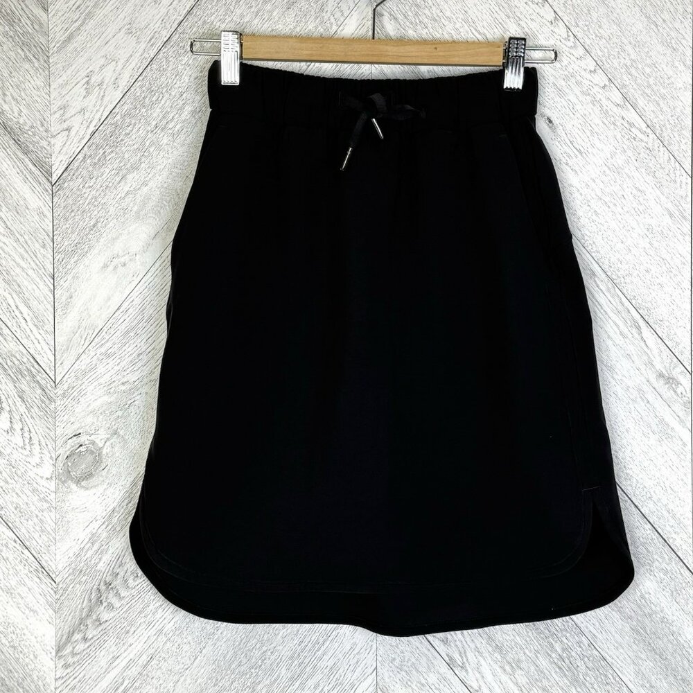 Lululemon On The Fly Skirt *Woven Black Womens Size 4 Wrinkle Free Quick Dry